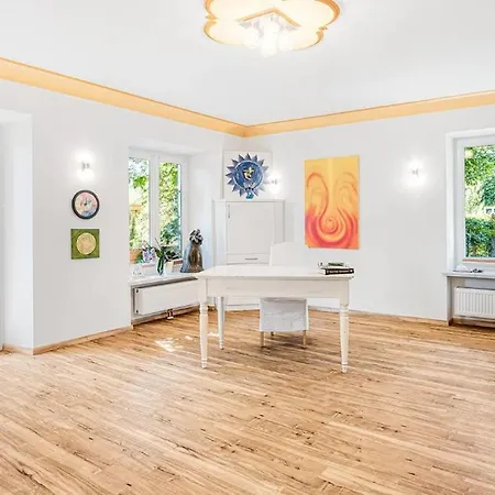 Ein Stilvolles Stadthaus In Einer Fantastischen Gegend بيت للعطل
